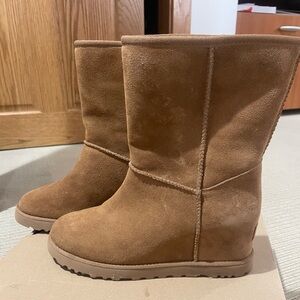 Women's Size 8  UGG Wedge Ankle Boots